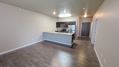 Pinecrest Apartment Homes in Fargo, ND - Foto de edificio - Building Photo
