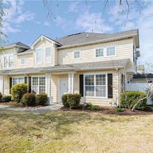 1044 Grace Hill Dr in Virginia Beach, VA - Building Photo - Building Photo