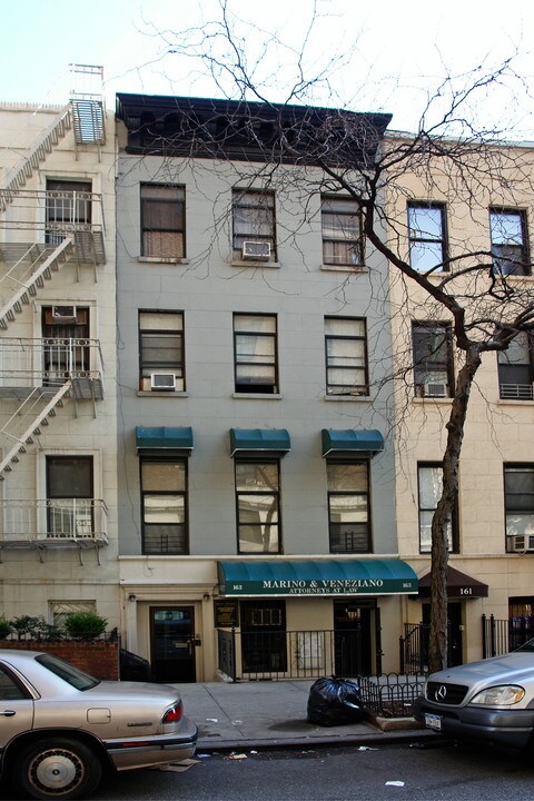 163 W 71st St in New York, NY - Building Photo