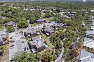 5674 SE Riverboat Dr in Stuart, FL - Building Photo