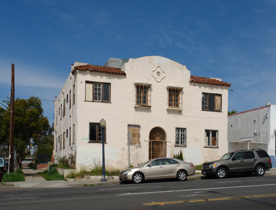 2002 Market St in San Diego, CA - Building Photo