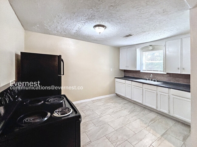 815 Roosevelt in La Marque, TX - Building Photo - Building Photo