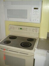 1232 Beacon St in Brookline, MA - Foto de edificio - Building Photo