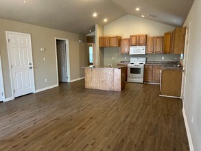 2100 21st St N-Unit -A in Claremore, OK - Foto de edificio - Building Photo