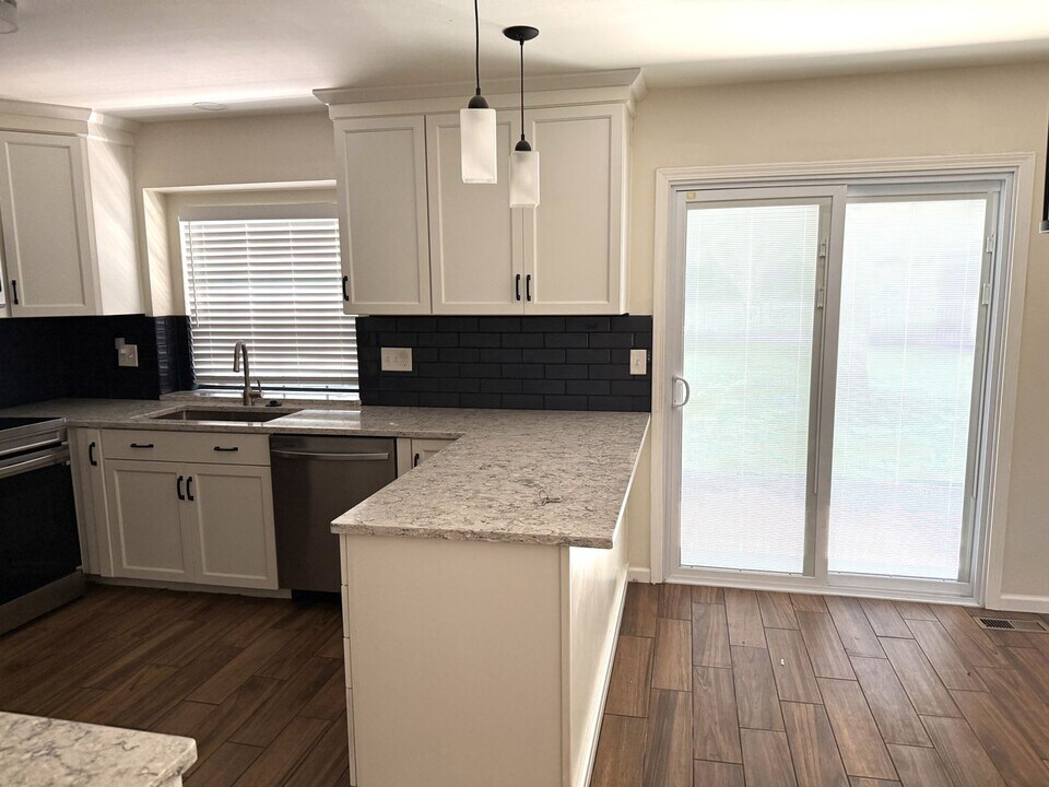 11740 Oakmont St in Overland Park, KS - Foto de edificio