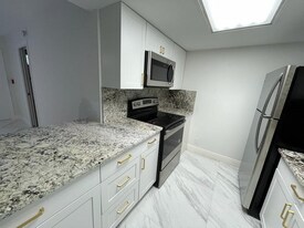 616 Executive Center Dr in West Palm Beach, FL - Building Photo