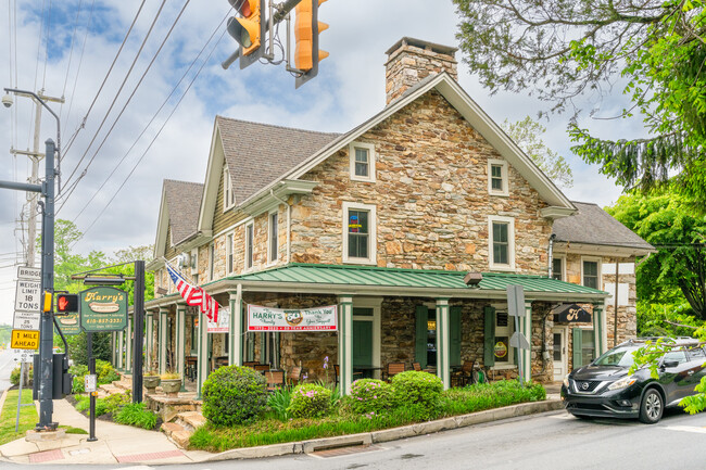 Sadsbury Square in Parkesburg, PA - Foto de edificio - Building Photo