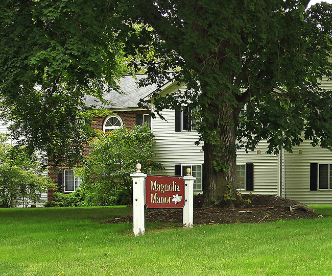 Magnolia Manor in Painesville, OH - Building Photo - Building Photo