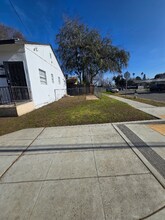 7160 N Maroa Ave in Fresno, CA - Foto de edificio - Building Photo