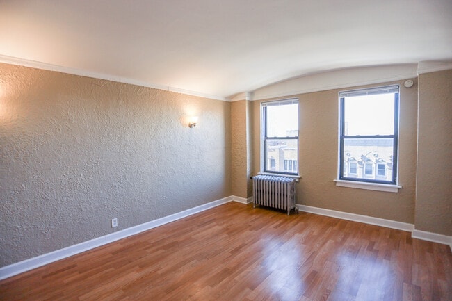 1108 W Rosemont Ave, Unit #906 in Chicago, IL - Building Photo - Building Photo