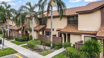 3952 Cocoplum Cir in Coconut Creek, FL - Building Photo