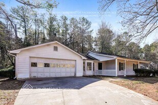 825 Rambling Rose Ct NW, Unit 207 in Conyers, GA - Building Photo