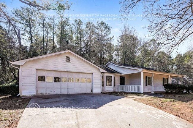 property at 825 Rambling Rose Ct NW