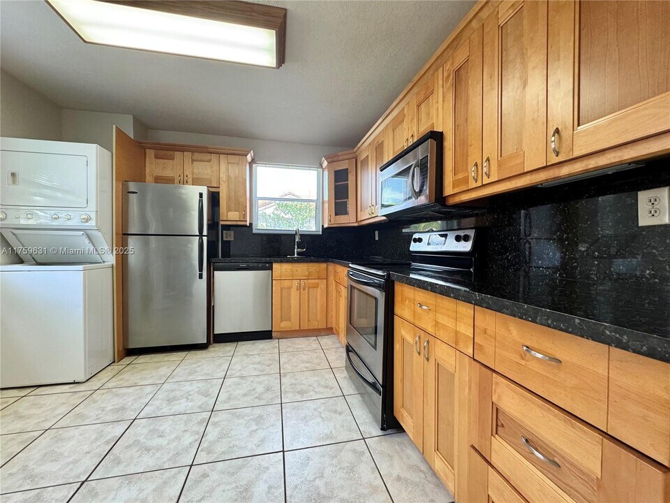 11232 SW 12th St in Pembroke Pines, FL - Building Photo