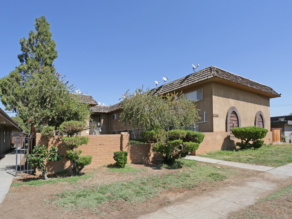 3385 E Fairmont Ave in Fresno, CA - Building Photo