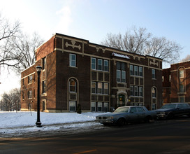 Golden Valley Road Apartments in Minneapolis, MN - Building Photo - Building Photo