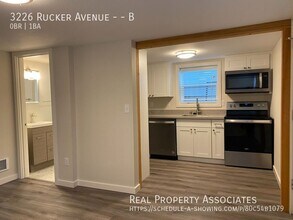 3226 Rucker Ave in Everett, WA - Foto de edificio - Building Photo