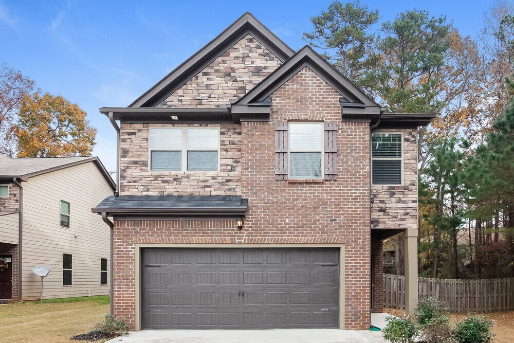 5671 Rhine River Rd in College Park, GA - Building Photo