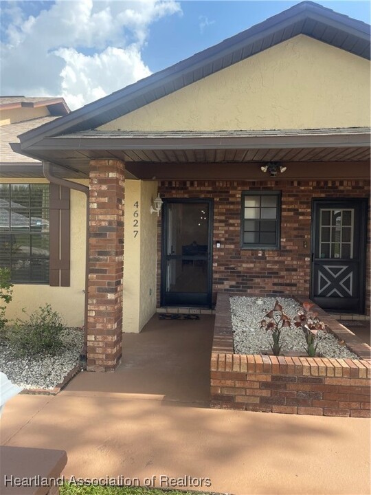 4627 Vilabella Dr in Sebring, FL - Building Photo