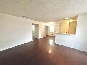 2201 Leah Cove-Unit -B in Austin, TX - Building Photo - Building Photo