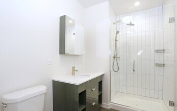 810 N Clark St in Chicago, IL - Building Photo - Building Photo