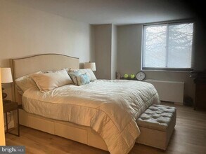 7420 Westlake Terrace in Bethesda, MD - Building Photo - Building Photo