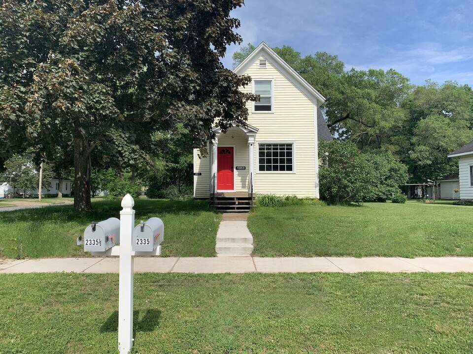 2335 5th St in Eau Claire, WI - Building Photo