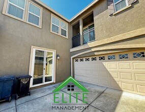 10898 Waterbrook Way in Gold River, CA - Building Photo - Building Photo