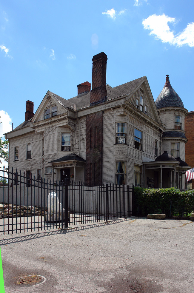 326 N Park Ave in Warren, OH - Building Photo - Building Photo