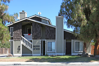 230 E Bush St in Lemoore, CA - Building Photo - Building Photo