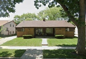 5013 N 106th St, Unit 5013 in Milwaukee, WI - Building Photo