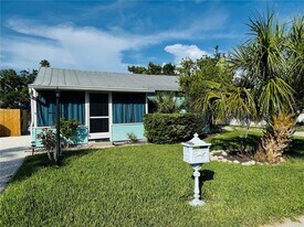 6980 Poinsetta Ave in Longboat Key, FL - Building Photo