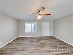 1421 E Nir Shreibman in La Vergne, TN - Building Photo - Building Photo