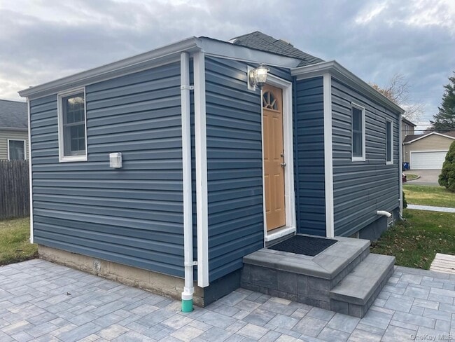 46 Weston St in Huntington Station, NY - Building Photo - Building Photo