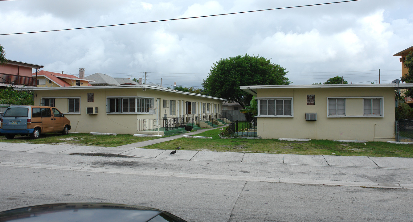 1045 SW 5th St in Miami, FL - Building Photo