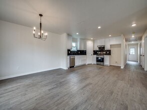 4220 Hamilton Ave in Dallas, TX - Foto de edificio - Building Photo