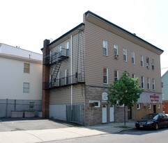 1076 Summit Ave in Jersey City, NJ - Building Photo