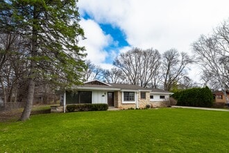 2428 S Root River Pkwy in West Allis, WI - Building Photo - Building Photo