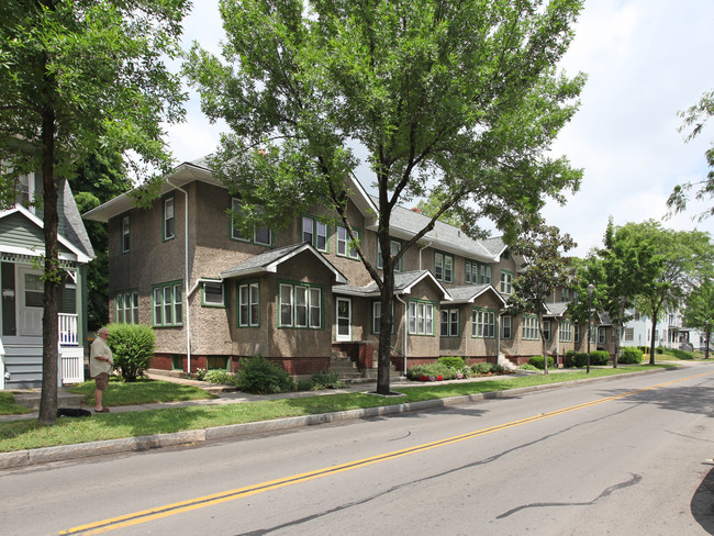 83 Harvard St in Rochester, NY - Foto de edificio - Building Photo