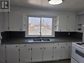 5957 Barker St in Niagara Falls, ON - Building Photo - Building Photo