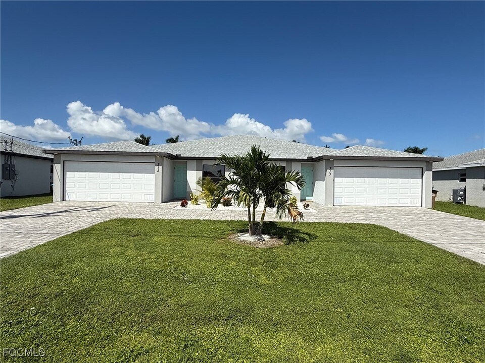 313 SW 47th Terrace in Cape Coral, FL - Building Photo