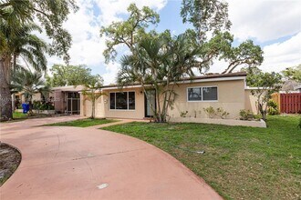 6617 Simms St in Hollywood, FL - Building Photo - Building Photo