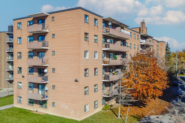 Clairmount Apartments in Brampton, ON - Building Photo - Building Photo