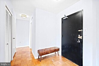 3001 Veazey Terrace NW in Washington, DC - Building Photo - Building Photo