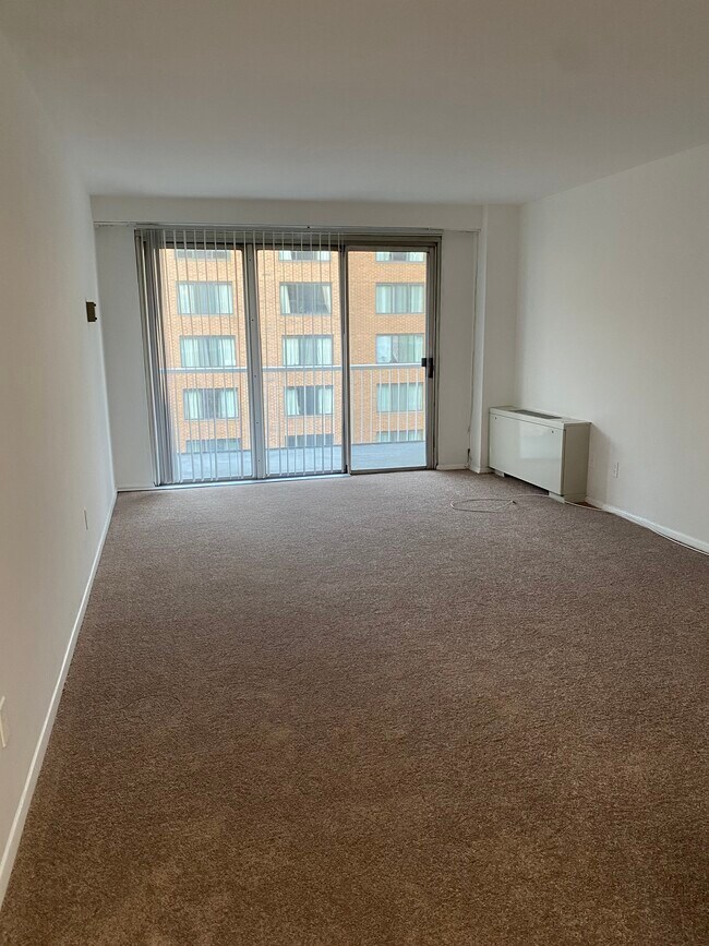 730 24th St NW, Unit 611 in Washington, DC - Foto de edificio - Building Photo