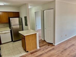 746 Prescott Dr, Unit 306 in Roselle, IL - Building Photo - Building Photo