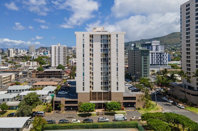 Parkland Gardens Condominiums in Honolulu, HI - Building Photo - Building Photo