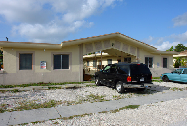 1260 NE 139th St in North Miami, FL - Building Photo - Building Photo