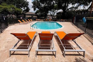 Costa Mesa in Houston, TX - Building Photo