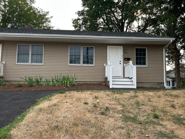 75 Grace St in Fairfield, CT - Building Photo - Building Photo